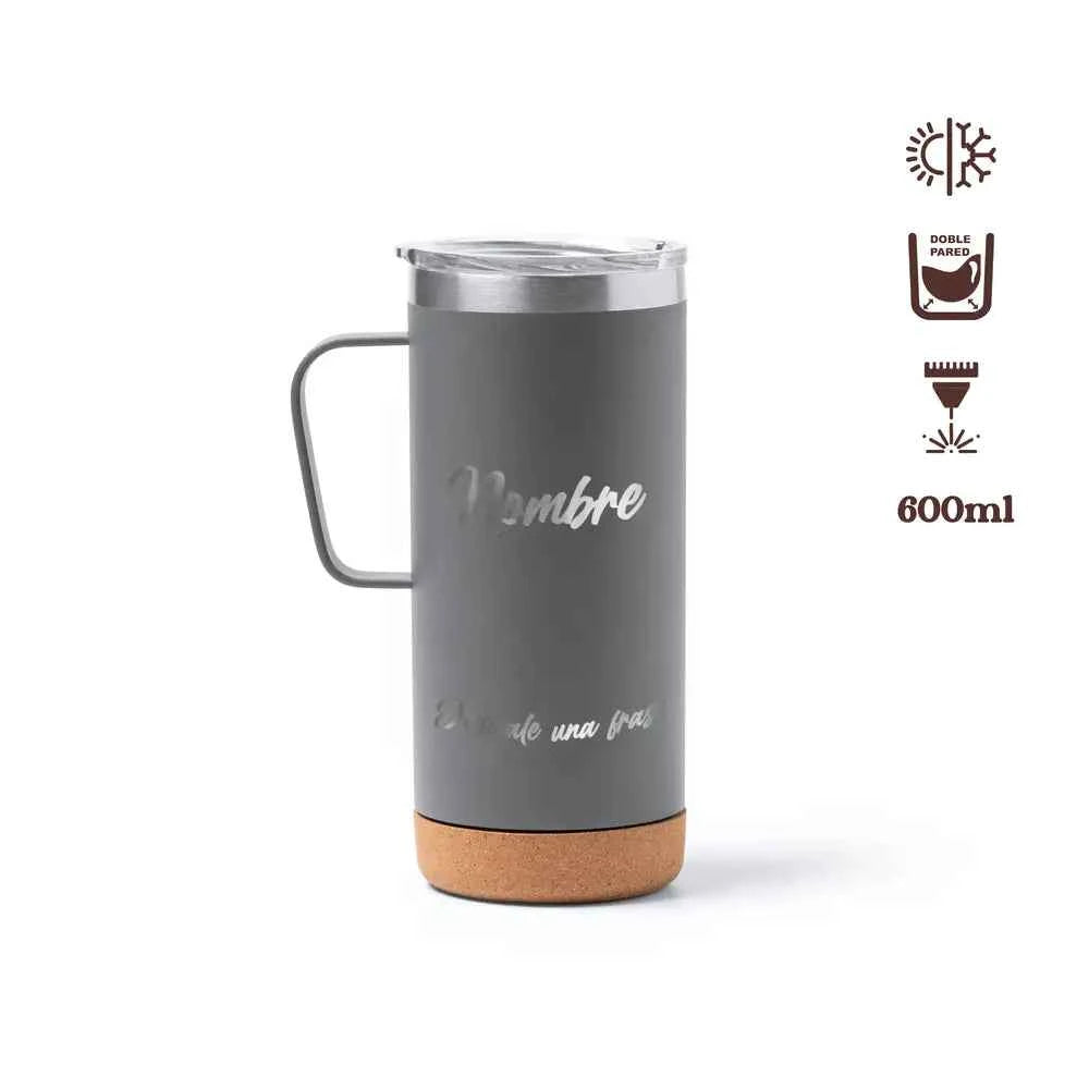 Taza térmica de 600ml de doble capa grabado a laser con nombre y frase y base antideslizante de corcho. Ideal como regalo. Color gris con acabado mate