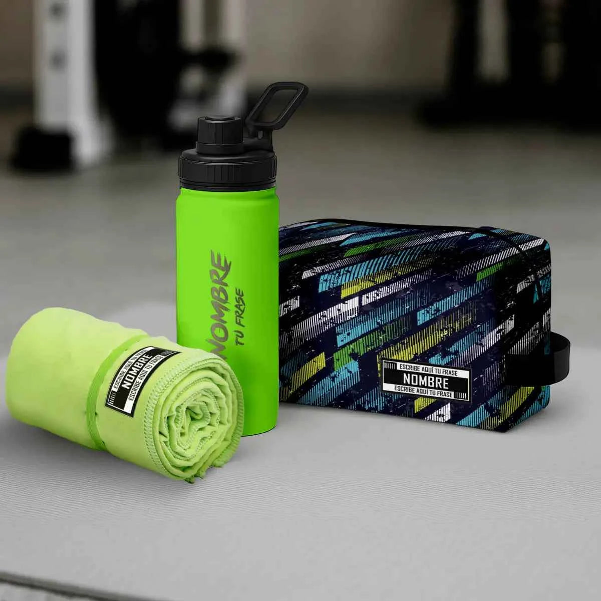 Pack Sport personalizado con neceser estampado Green Burpee bidón deportivo y toalla verde, regalo práctico para deportistas en tonos verdes, azules, blancos y amarillos.