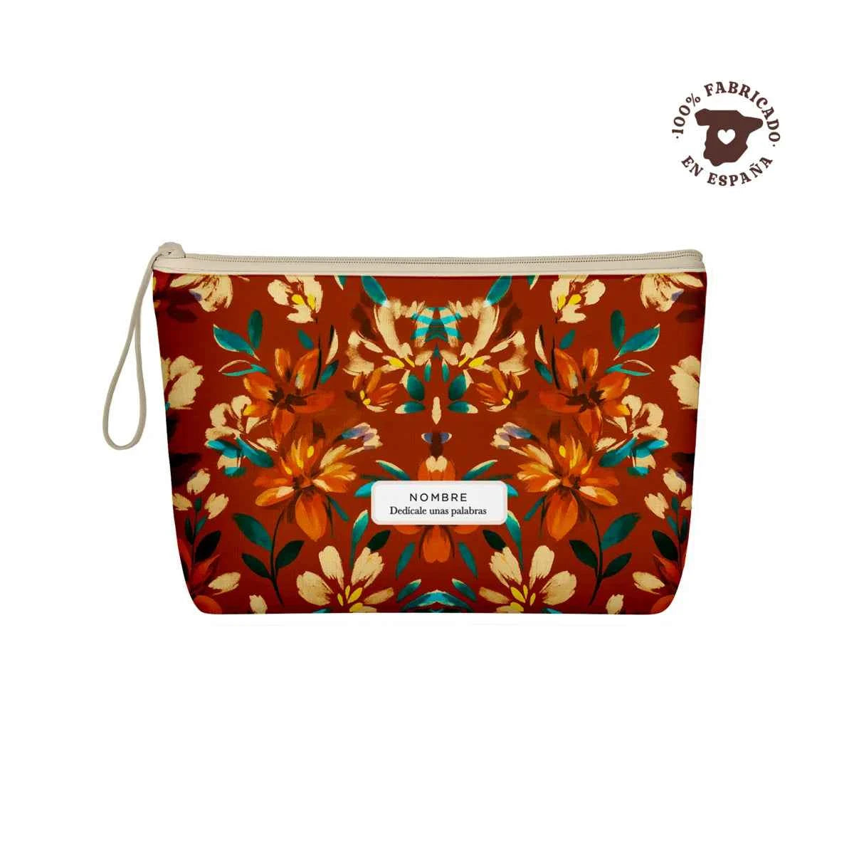 Neceser acolchado fabricado en España con estampado floral otoñal en tonos marrones y verdes, personalizable con nombre y cierre de cremallera.