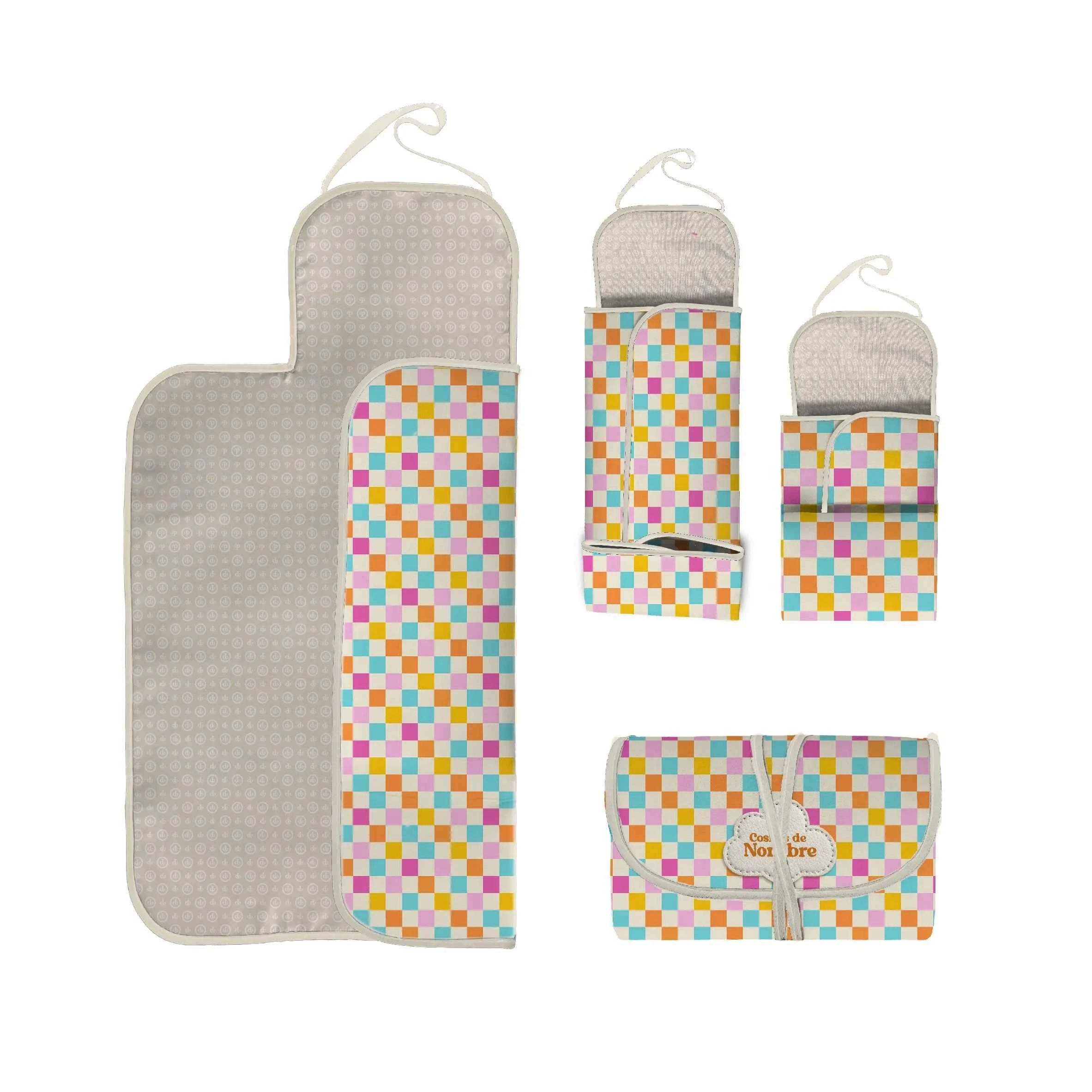 Cambiador enrrollable con estampado Cuadritos Baby fabricado en España. Suave, práctico y perfecto para cualquier salida.