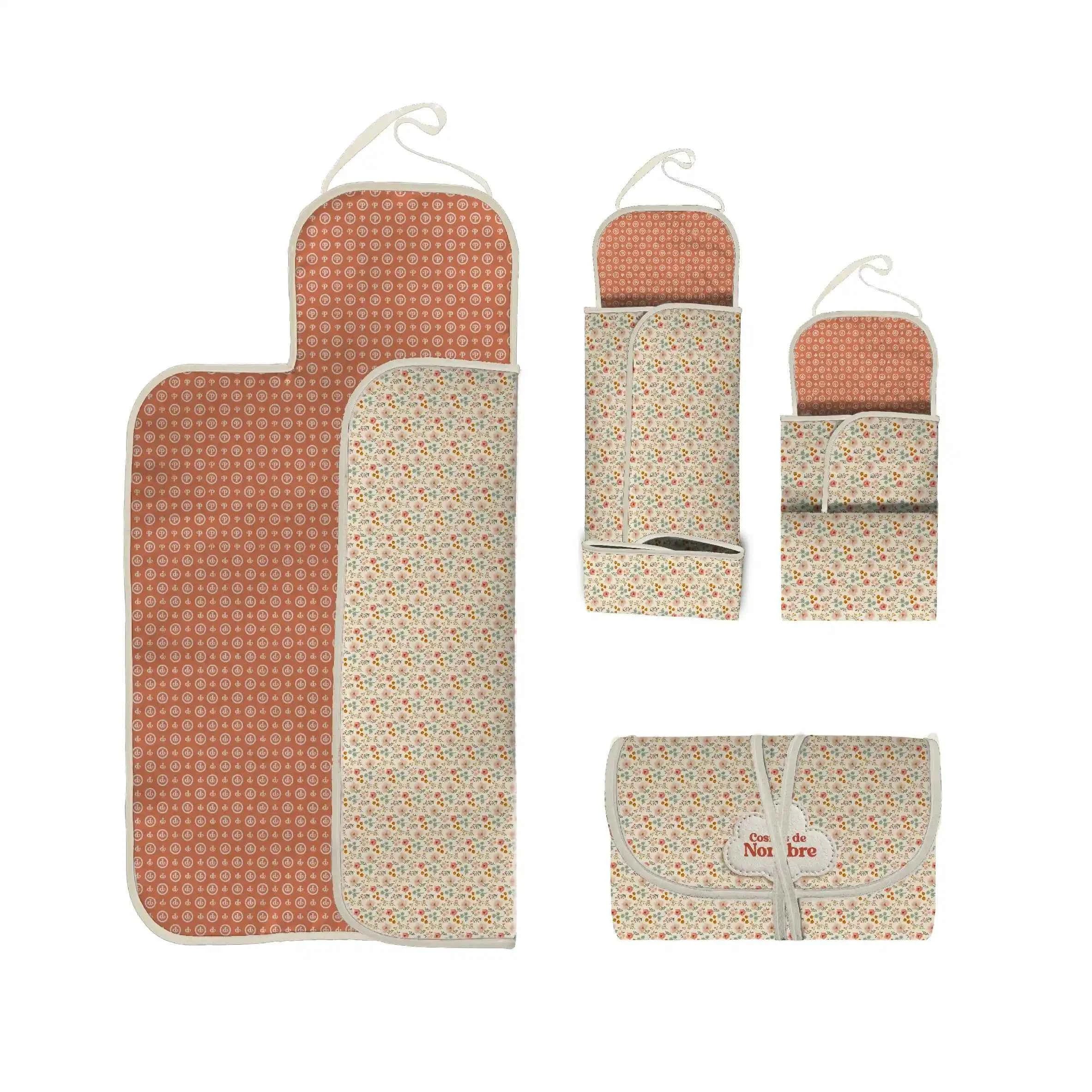 Cambiador enrrollable con estampado Florecitas Vintage fabricado en España. Suave, práctico y perfecto para cualquier salida.