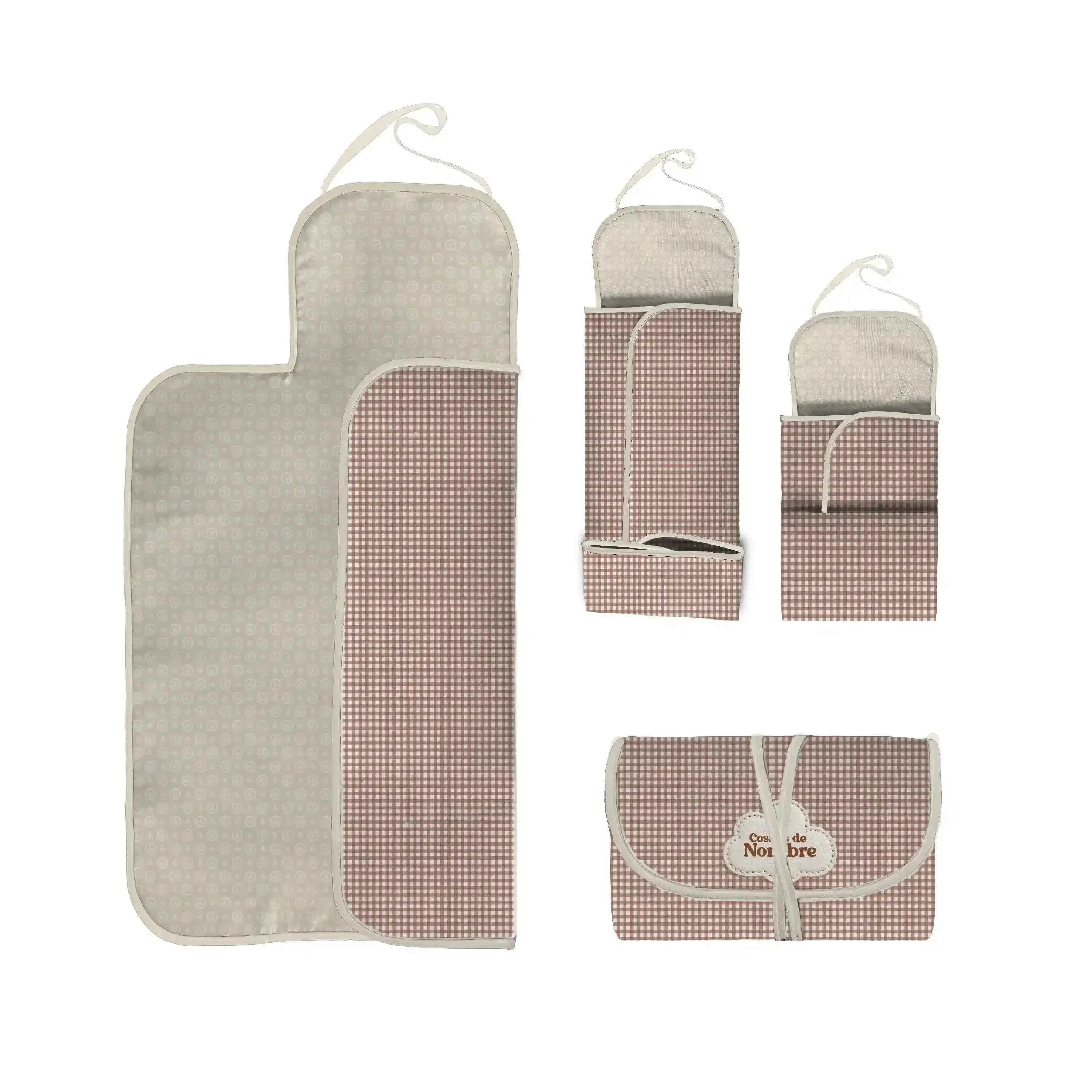 Cambiador enrrollable con estampado Vichy Choco fabricado en España. Suave y práctico para cualquier salida.