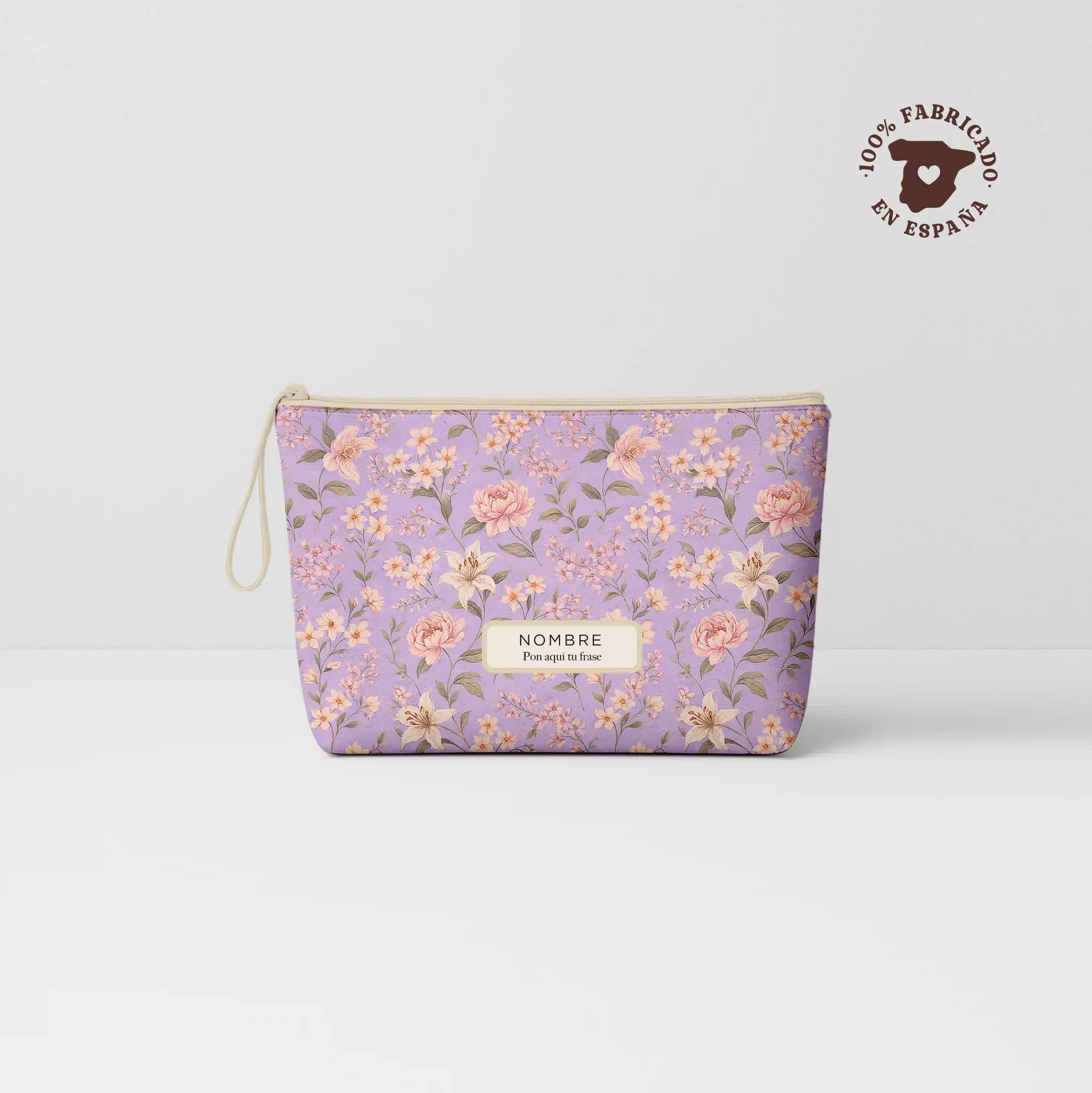 Pack 4 Neceseres - Ramito de Violetas: neceser floral en tonos púrpura con cierre y etiqueta personalizada.