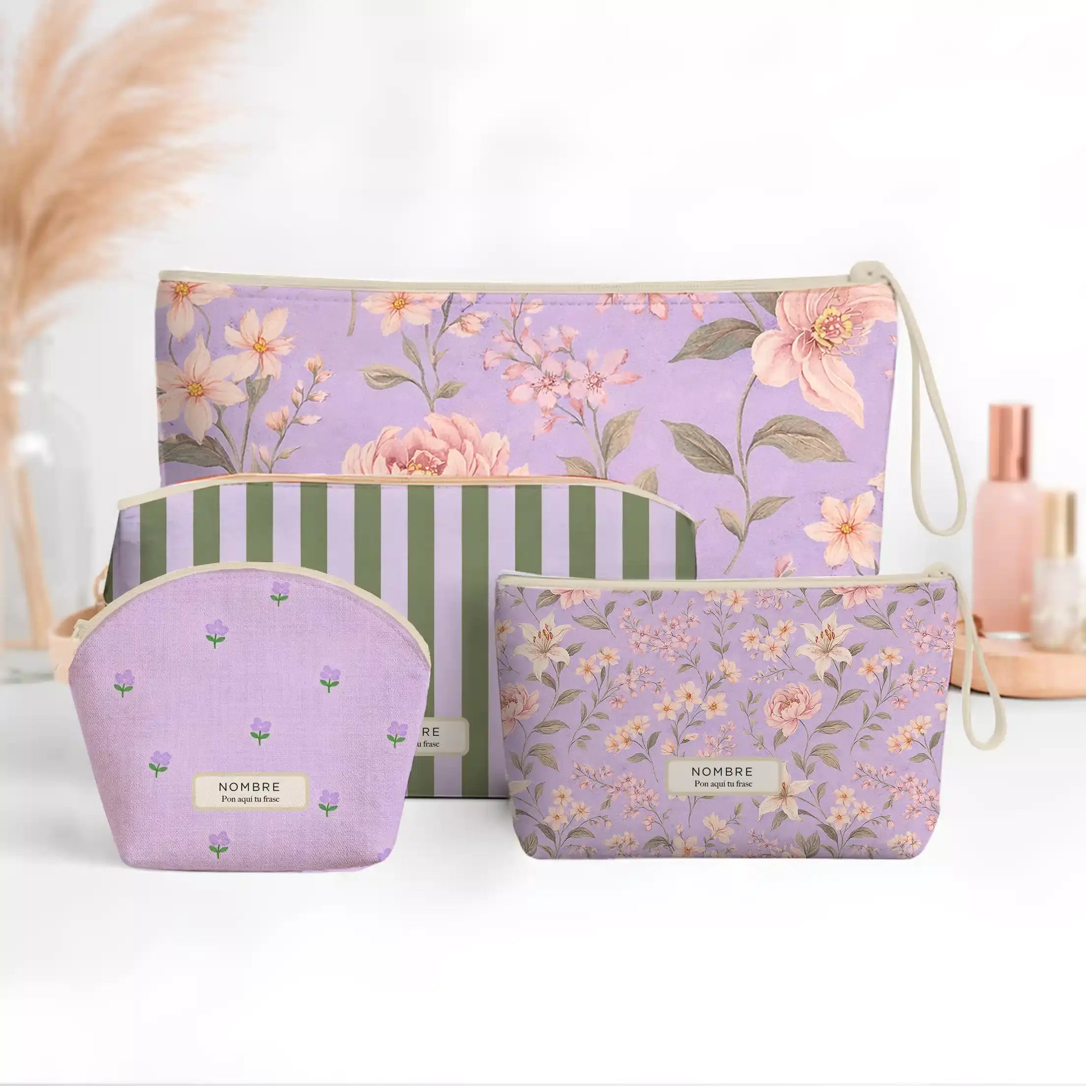 Pack 4 Neceseres - Ramito de Violetas en tonos morados con diseños florales y rayas, ideales para organización.
