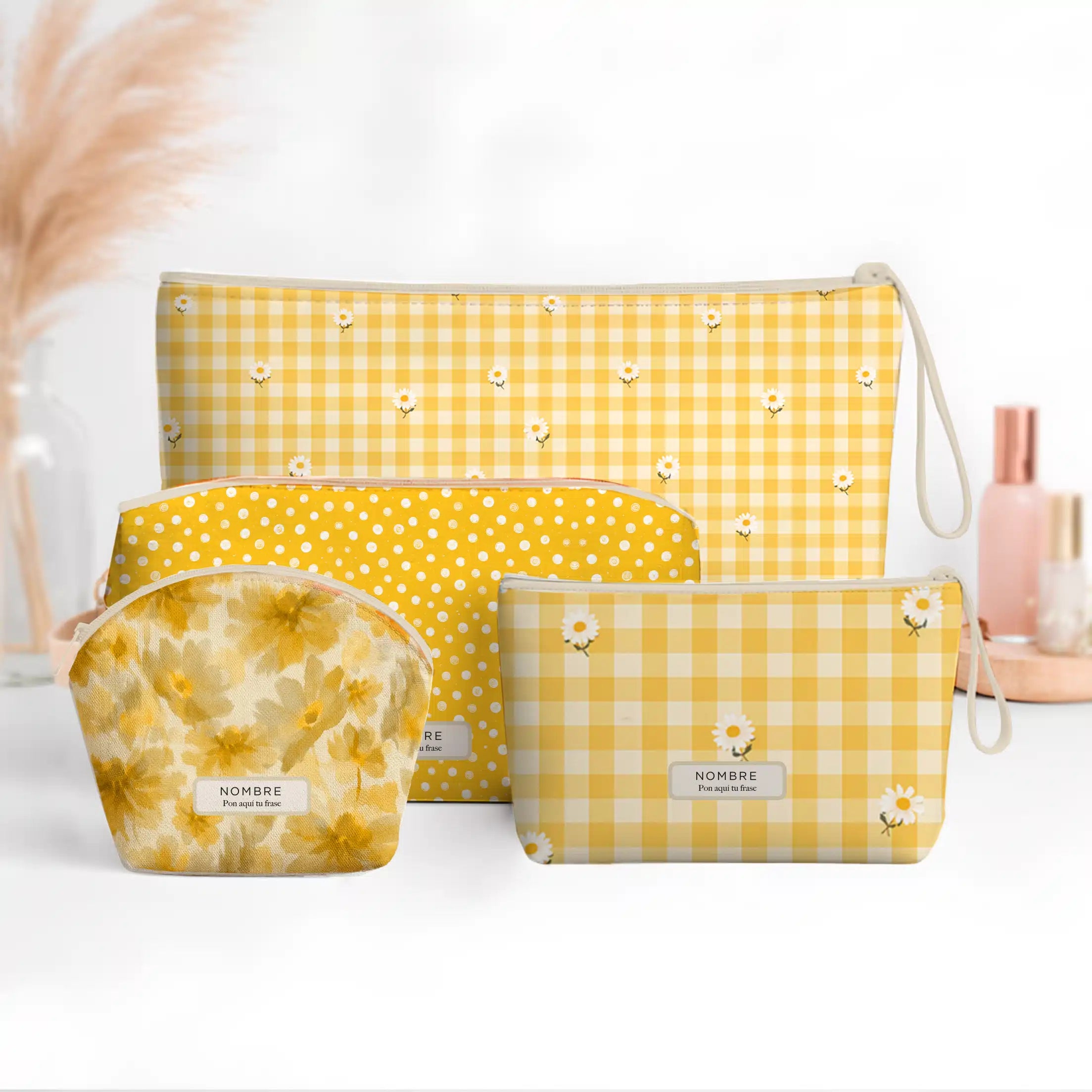 Pack Personalizado |  de 4 neceseres Sol Solecito personalizados con estampados amarillos alegres para uso diario o regalo.
