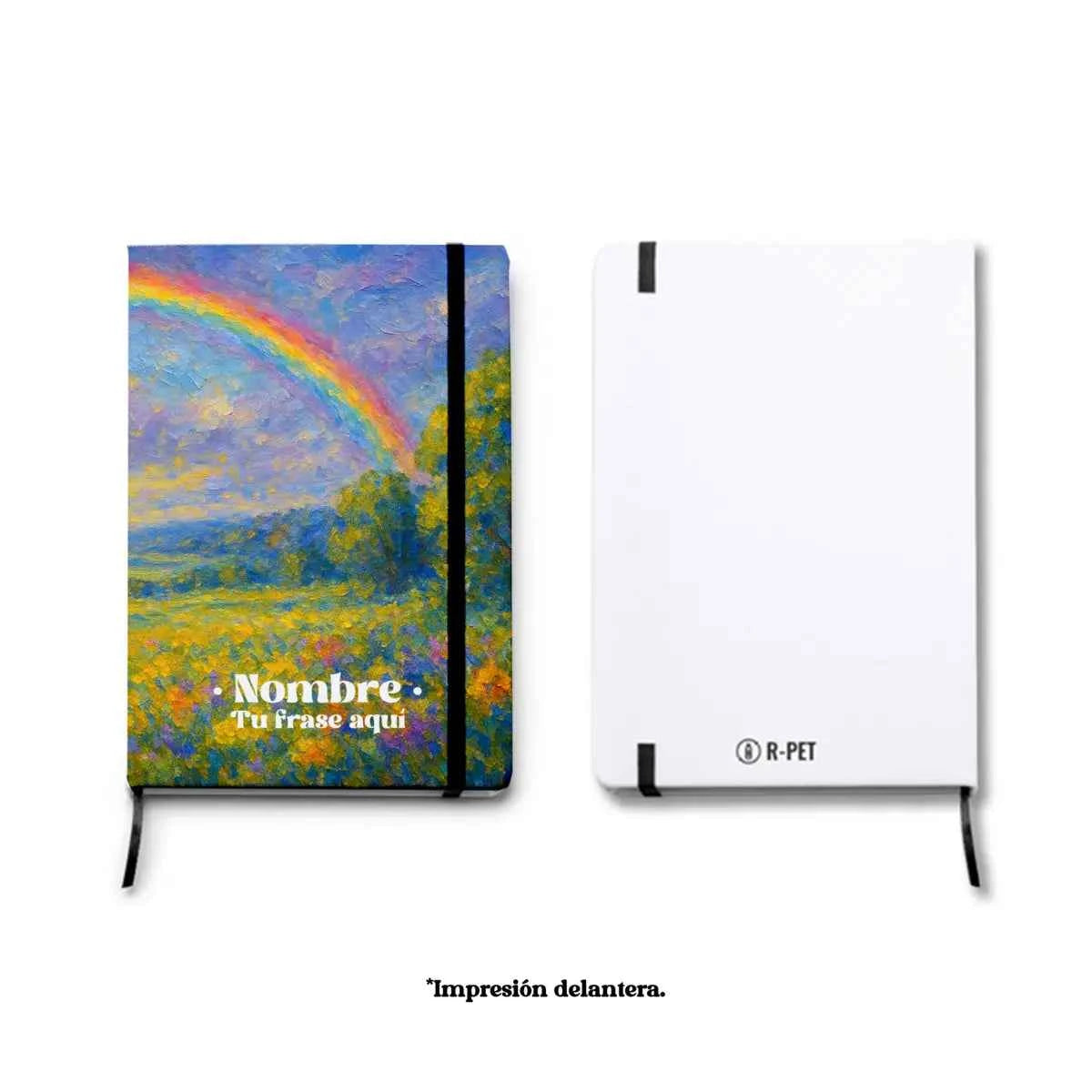 Libreta A5 de PET reciclado con estampado Arcoíris en una cara. Colores intensos y acabado artístico.
