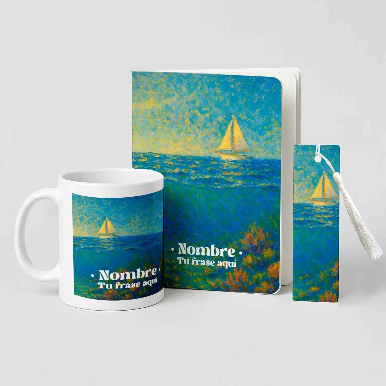 Pack con taza, libreta A5 de PET reciclado y marcapáginas metálico en tonos azules y turquesas, estampado Velero inspirado en el mar.