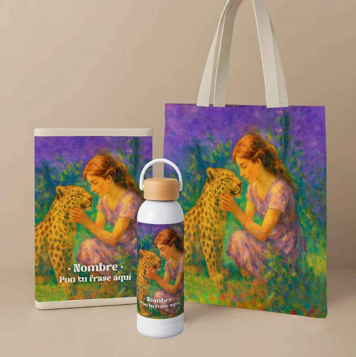 Pack con tote bag, portadocumentos acolchado y bidón térmico en estampado Niña & Leoparde. Diseño artístico y personalizable. Fabricado en España.