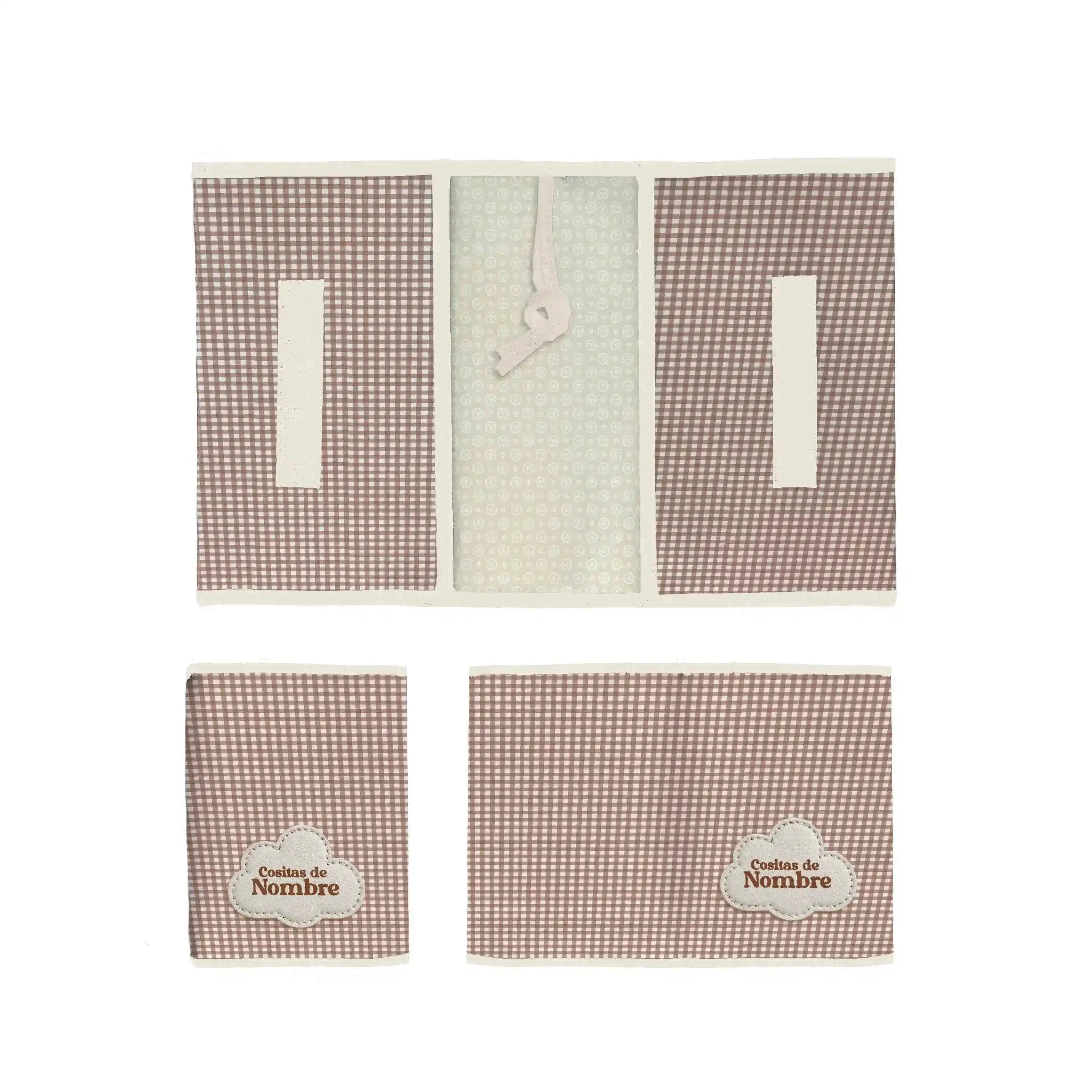 Portapañales y portadocumentos con estampado Vichy Choco, fabricado en España. Perfecto para pañales, toallitas y documentación del bebé.