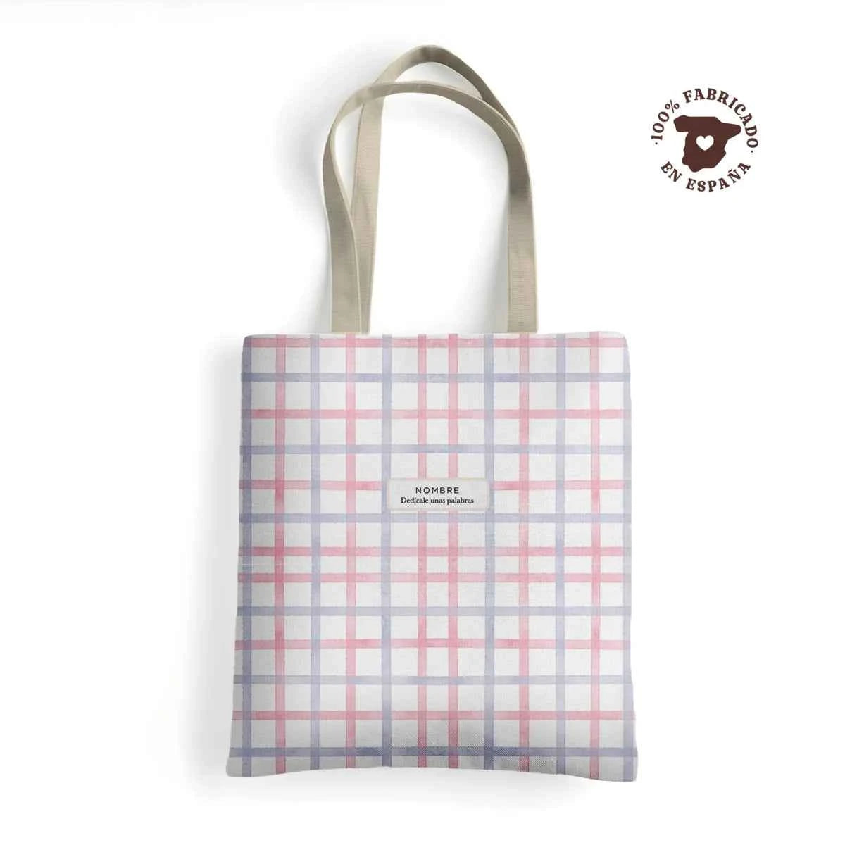 Tote bag de loneta con estampado de cuadros pastel en tonos rosa, azul lavanda y crema, personalizada con nombre y frase.