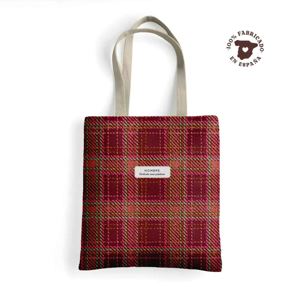 Tote bag de loneta fabricada 100% en España con estampado tartán Granate, personalizable con nombre y frase.